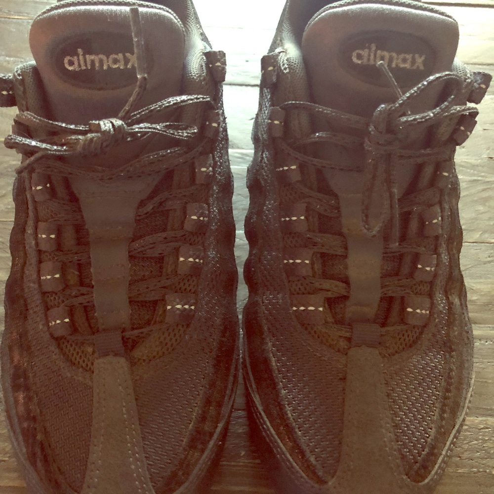 Black hiking Nike shoes